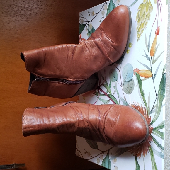 Wittners Leather Ankle Boots - Picture 6 of 7